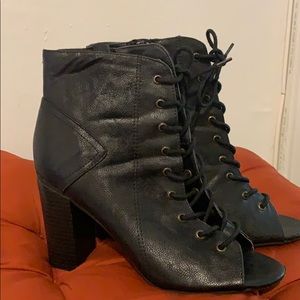 Beautiful open toes boots very comfy